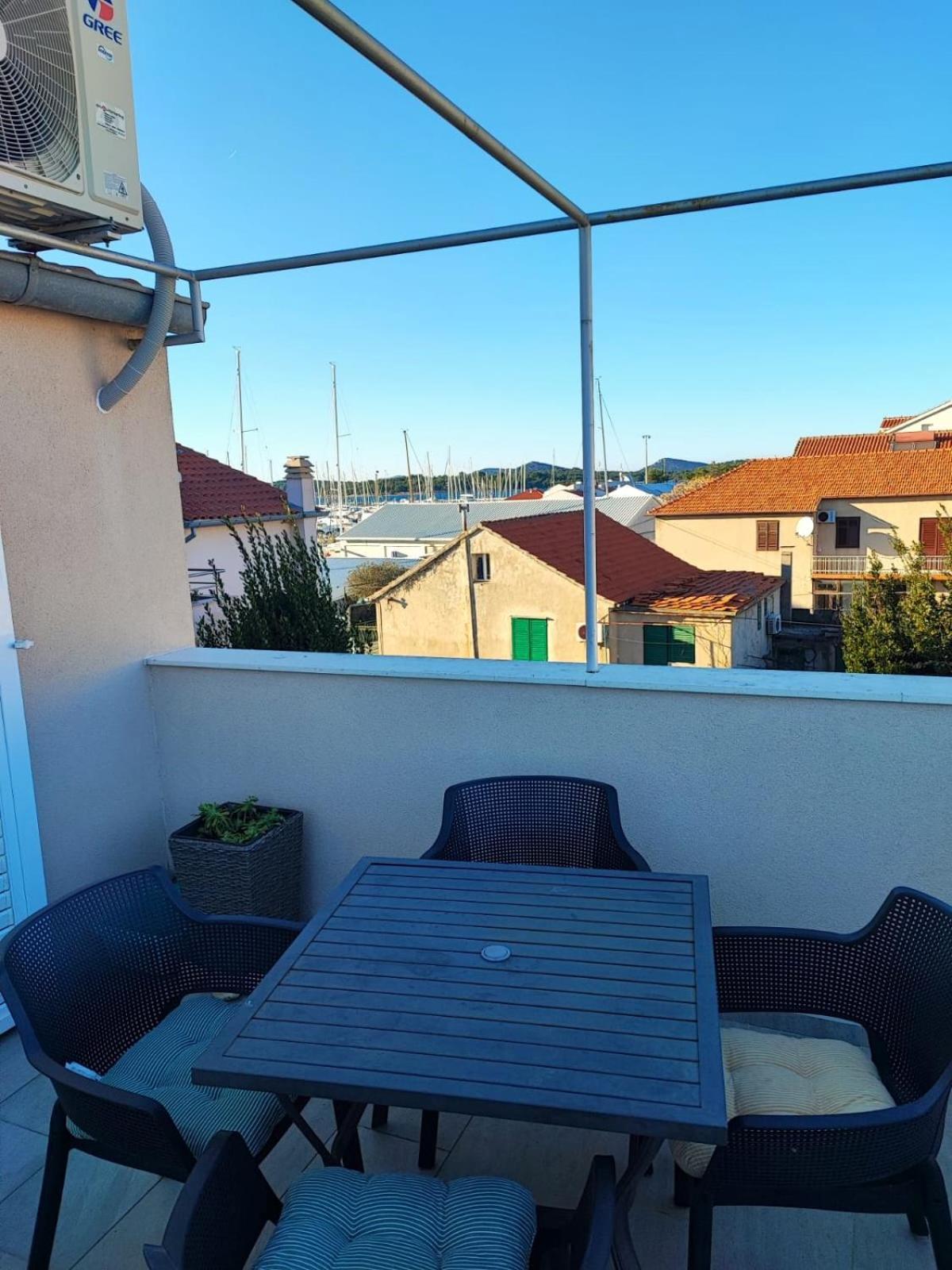 Apartment Hramina Murter Esterno foto